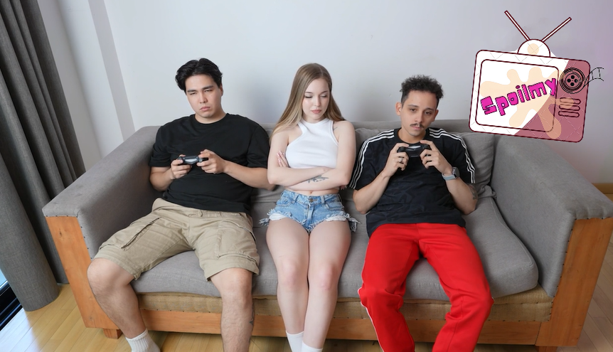 หนังโป้ฝรั่ง แฟนเล่นเกมไม่สน เลยต้องใช้ร่างกายบังคับให้เลิกเล่น